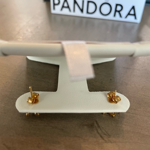New Authentic Pandora Sparkling Herbarium Cluster Stud Earrings 14k gold plated - Picture 3 of 10